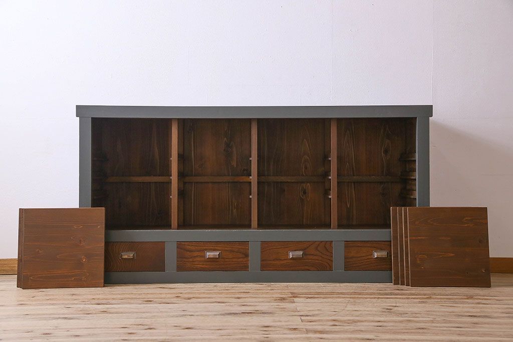 ペイント家具　引き出し付き!シックなカラーが素敵な四面引き戸の収納棚(戸棚、食器棚)