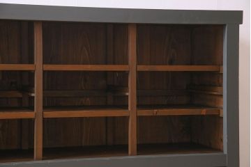 ペイント家具　引き出し付き!シックなカラーが素敵な四面引き戸の収納棚(戸棚、食器棚)