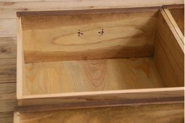 ペイント家具　引き出し付き!シックなカラーが素敵な四面引き戸の収納棚(戸棚、食器棚)