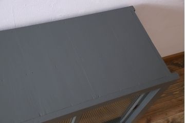 ペイント家具　引き出し付き!シックなカラーが素敵な四面引き戸の収納棚(戸棚、食器棚)