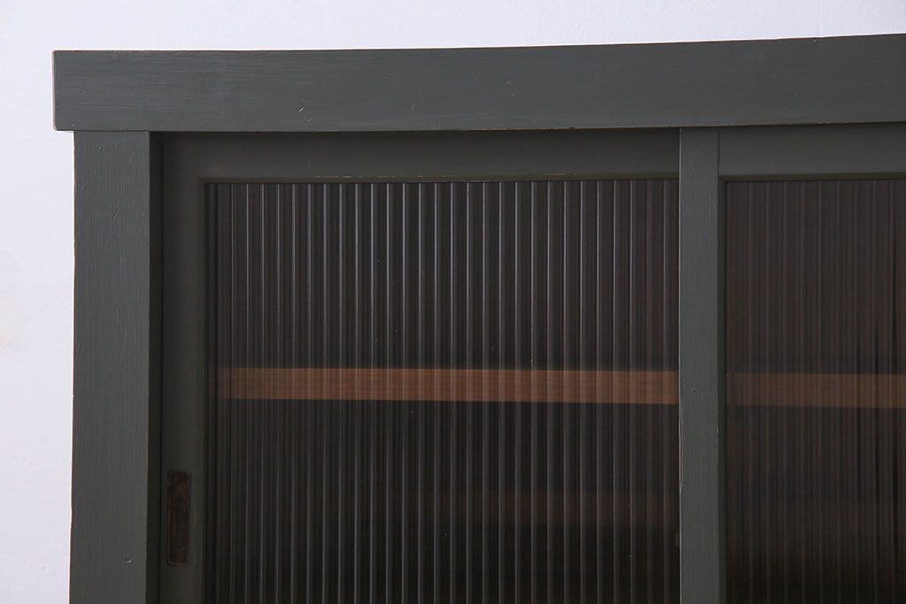 ペイント家具　引き出し付き!シックなカラーが素敵な四面引き戸の収納棚(戸棚、食器棚)