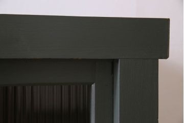 ペイント家具　引き出し付き!シックなカラーが素敵な四面引き戸の収納棚(戸棚、食器棚)