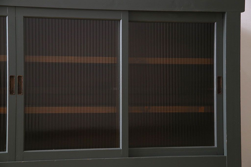 ペイント家具　引き出し付き!シックなカラーが素敵な四面引き戸の収納棚(戸棚、食器棚)