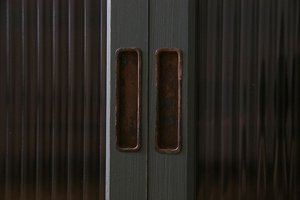 ペイント家具　引き出し付き!シックなカラーが素敵な四面引き戸の収納棚(戸棚、食器棚)