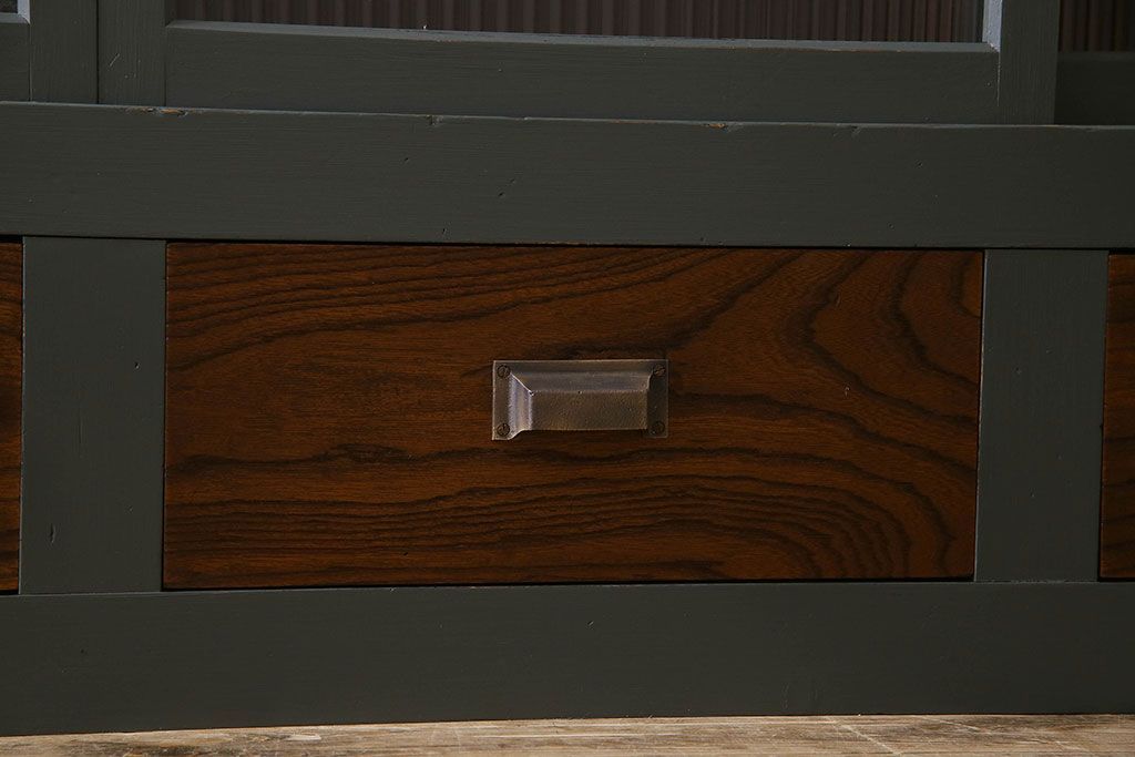 ペイント家具　引き出し付き!シックなカラーが素敵な四面引き戸の収納棚(戸棚、食器棚)