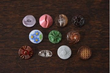 アンティーク雑貨　ビンテージ　チェコガラスボタン11個セット(1)