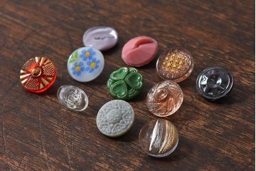 アンティーク雑貨　ビンテージ　チェコガラスボタン11個セット(1)
