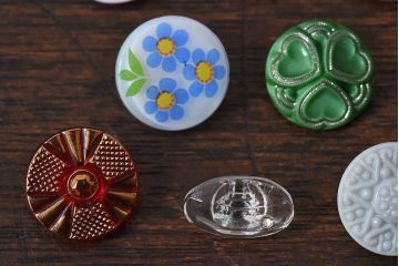 アンティーク雑貨　ビンテージ　チェコガラスボタン11個セット(1)