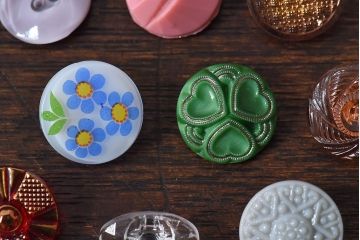 アンティーク雑貨　ビンテージ　チェコガラスボタン11個セット(1)