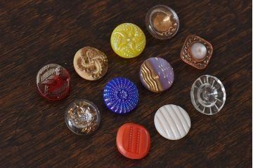 アンティーク雑貨　ビンテージ　チェコガラスボタン11個セット(2)