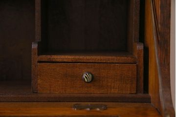 アンティーク家具　和製アンティーク　タモ材　色ガラス入り!上質なデザインのライティングビューロー(机、在宅ワーク、在宅用デスク、収納棚)