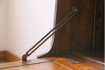 アンティーク家具　和製アンティーク　タモ材　色ガラス入り!上質なデザインのライティングビューロー(机、在宅ワーク、在宅用デスク、収納棚)