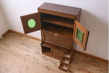 アンティーク家具　和製アンティーク　タモ材　色ガラス入り!上質なデザインのライティングビューロー(机、在宅ワーク、在宅用デスク、収納棚)