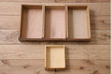 アンティーク家具　和製アンティーク　タモ材　色ガラス入り!上質なデザインのライティングビューロー(机、在宅ワーク、在宅用デスク、収納棚)