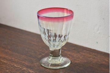 アンティーク雑貨　古民具・骨董　和ガラス　乳白色　赤縁玉垂れ文なつめ形氷コップ