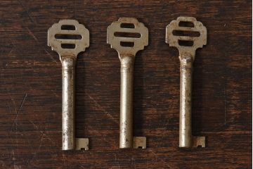 アンティーク雑貨　イギリスアンティーク　シャビーな質感が味わい深いキー(鍵、カギ)3本セット