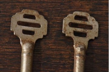 アンティーク雑貨　イギリスアンティーク　シャビーな質感が味わい深いキー(鍵、カギ)3本セット