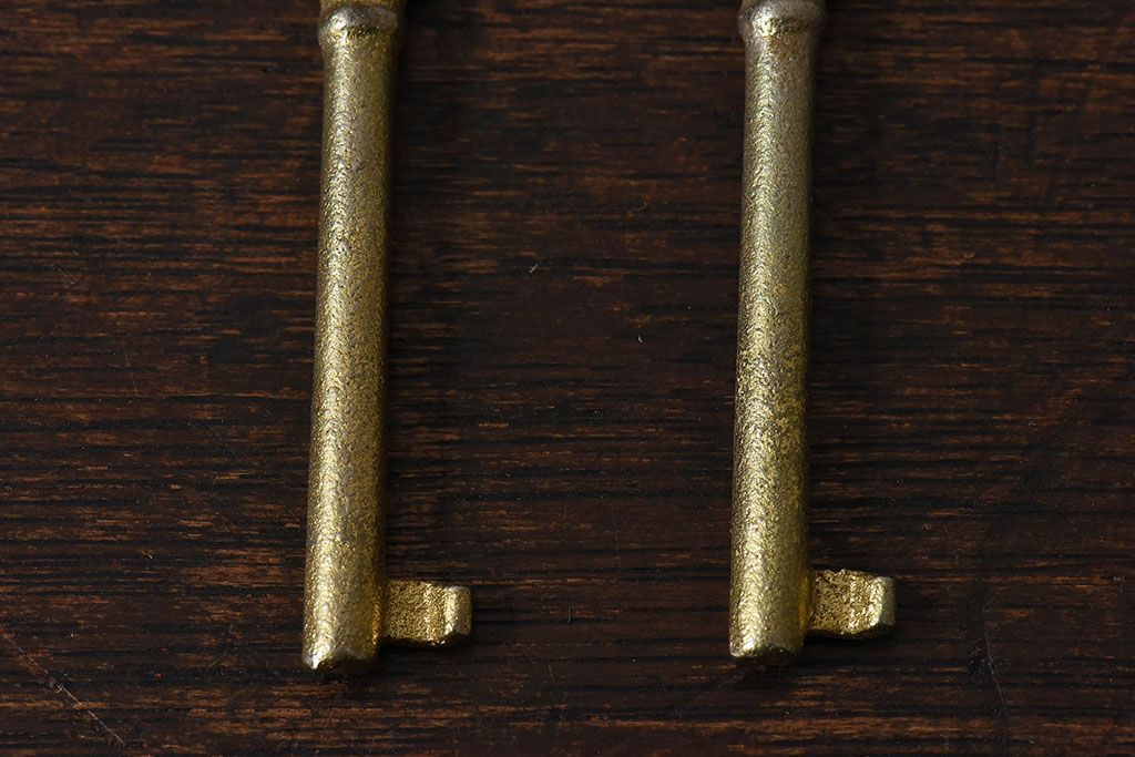 アンティーク雑貨　昭和レトロ　シャビーな質感が味わい深いキー(鍵、カギ)2本セット