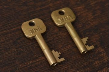 アンティーク雑貨　イギリスアンティーク　シャビーな質感が味わい深いキー(鍵、カギ)2本セット