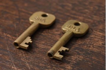 アンティーク雑貨　イギリスアンティーク　シャビーな質感が味わい深いキー(鍵、カギ)2本セット