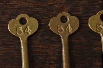 アンティーク雑貨　イギリスアンティーク　シャビーな質感が味わい深いキー(鍵、カギ)3本セット(1)