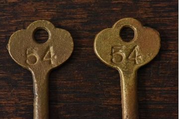 アンティーク雑貨　イギリスアンティーク　シャビーな質感が味わい深いキー(鍵、カギ)3本セット(1)