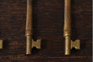 アンティーク雑貨　イギリスアンティーク　シャビーな質感が味わい深いキー(鍵、カギ)3本セット(1)