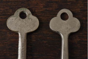 アンティーク雑貨　イギリスアンティーク　シャビーな質感が味わい深いキー(鍵、カギ)3本セット(2)