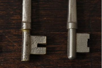 アンティーク雑貨　イギリスアンティーク　シャビーな質感が味わい深いキー(鍵、カギ)3本セット(2)