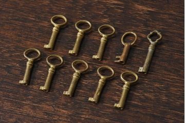 アンティーク雑貨　イギリスアンティーク　シャビーな質感が味わい深いキー(鍵、カギ)10本セット