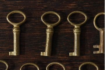 アンティーク雑貨　イギリスアンティーク　シャビーな質感が味わい深いキー(鍵、カギ)10本セット