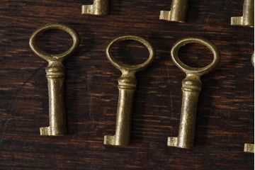 アンティーク雑貨　イギリスアンティーク　シャビーな質感が味わい深いキー(鍵、カギ)10本セット