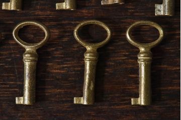 アンティーク雑貨　イギリスアンティーク　シャビーな質感が味わい深いキー(鍵、カギ)10本セット