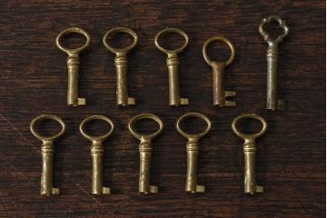 アンティーク雑貨　イギリスアンティーク　シャビーな質感が味わい深いキー(鍵、カギ)10本セット