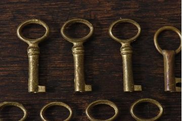 アンティーク雑貨　イギリスアンティーク　シャビーな質感が味わい深いキー(鍵、カギ)10本セット