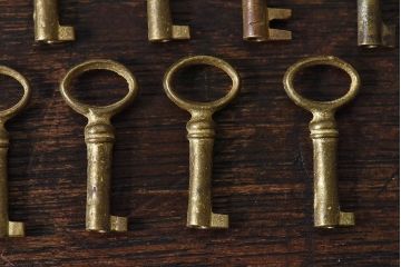 アンティーク雑貨　イギリスアンティーク　シャビーな質感が味わい深いキー(鍵、カギ)10本セット