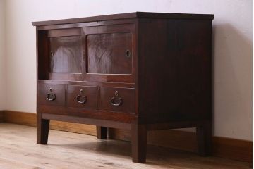 アンティーク家具　前面欅材!漆塗りが美しい時代箪笥ローボード(収納棚、戸棚)