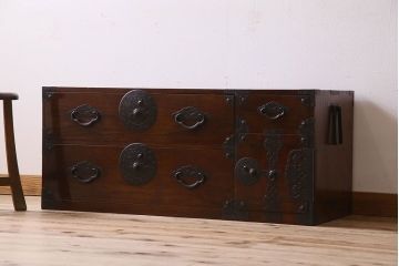 アンティーク家具　前面栗材　漆塗り!桜丸金具の時代箪笥ローボード(米沢箪笥、衣装箪笥、引き出し、テレビ台)(1)