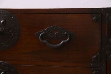 アンティーク家具　前面栗材　漆塗り!桜丸金具の時代箪笥ローボード(米沢箪笥、衣装箪笥、引き出し、テレビ台)(1)