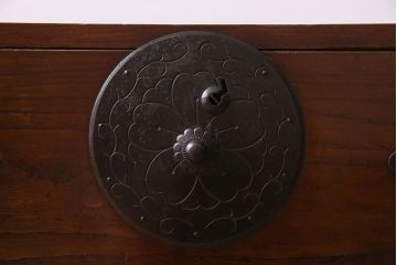アンティーク家具　前面栗材　漆塗り!桜丸金具の時代箪笥ローボード(米沢箪笥、衣装箪笥、引き出し、テレビ台)(1)