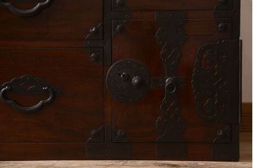 アンティーク家具　前面栗材　漆塗り!桜丸金具の時代箪笥ローボード(米沢箪笥、衣装箪笥、引き出し、テレビ台)(1)