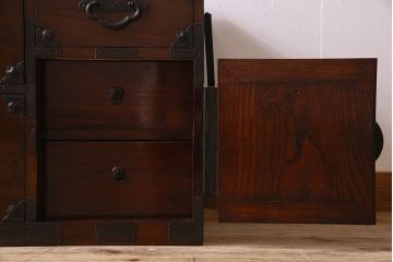 アンティーク家具　前面栗材　漆塗り!桜丸金具の時代箪笥ローボード(米沢箪笥、衣装箪笥、引き出し、テレビ台)(1)