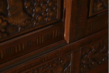 中古　伝統工芸　軽井沢彫り　上質な衣装箪笥(収納棚、洋服タンス)