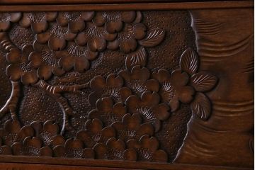 中古　伝統工芸　軽井沢彫り　上質な衣装箪笥(収納棚、洋服タンス)