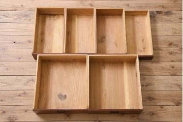 アンティーク家具　和製アンティーク　気泡ガラス入り　前面ケヤキ材の上質な収納棚(戸棚、食器棚)