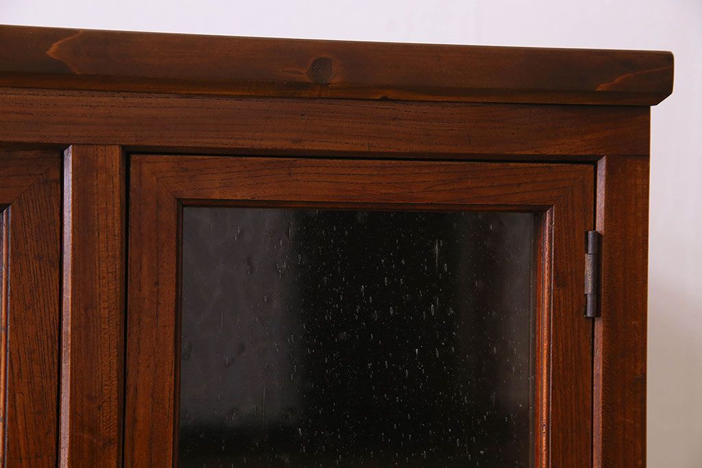 アンティーク家具　和製アンティーク　気泡ガラス入り　前面ケヤキ材の上質な収納棚(戸棚、食器棚)