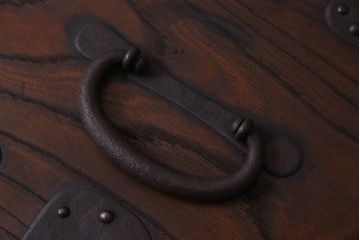 アンティーク雑貨　和製アンティーク　総欅材　立派な金具が魅力的な時代収納箱(小物収納箱)