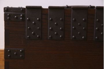 アンティーク雑貨　和製アンティーク　総欅材　立派な金具が魅力的な時代収納箱(小物収納箱)