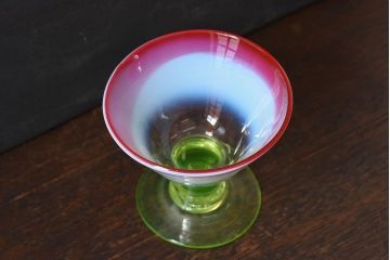 アンティーク雑貨　和ガラス　大正時代　赤緑暈し　ウラン脚の三色氷コップ(ラッパ形)
