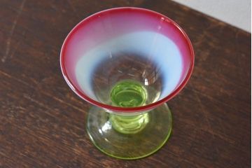 アンティーク雑貨　和ガラス　大正時代　赤緑暈し　ウラン脚の三色氷コップ(ラッパ形)